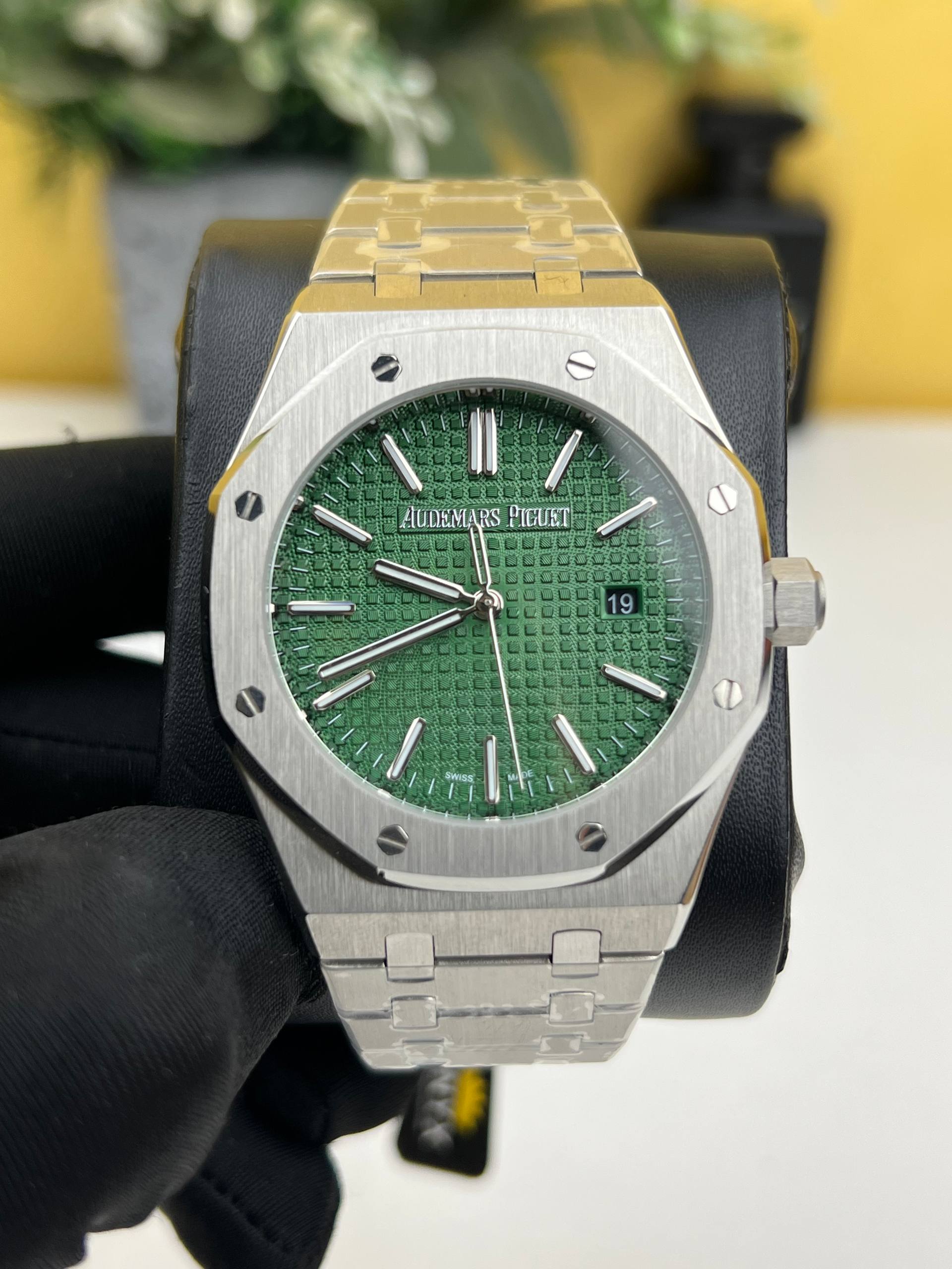 Audemars Piguet Royal Oak Flat Green Dial 41mm - Automatic - Onyx